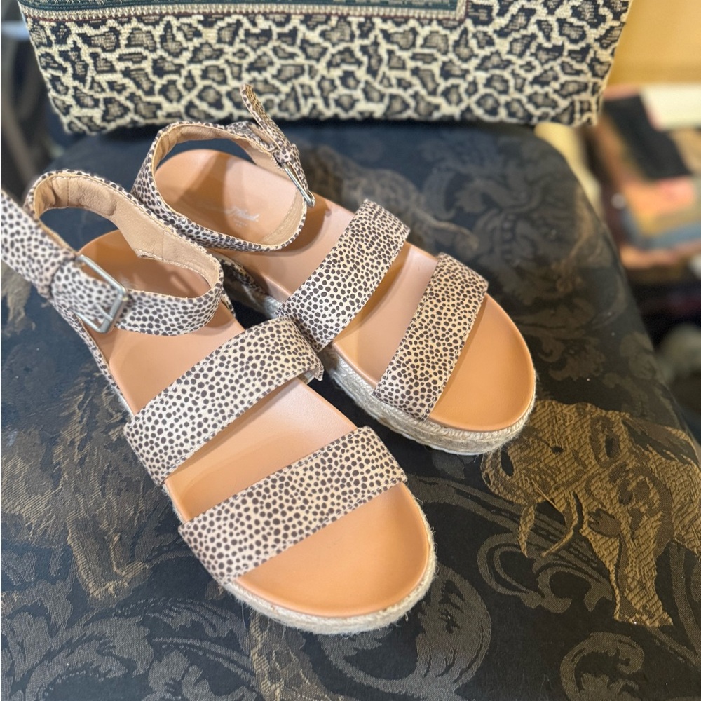 Universal Thread Leopard Print Sandals - image 5